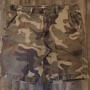 American Eagle Camo Shorts Flat Front Size 33